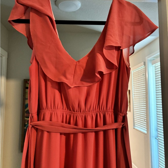 Beautiful dress! - Picture 3 of 5